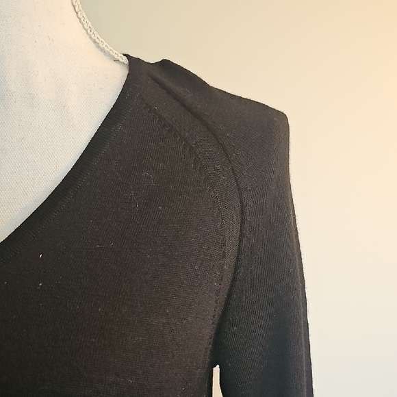 Black V-Neck Long Sleeve Sweater - Picture 3 of 6